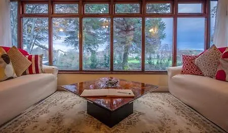 Konukevi View House 3*